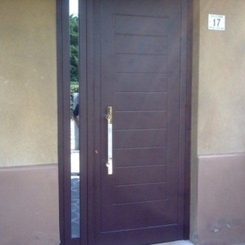 Porta di legno ad anta singola