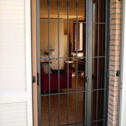 Cancello all'entrata di un'abitazione