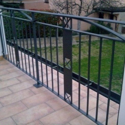 Cancelletto in ferro su giradino