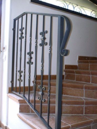 Particolare di una ringhiera con decorazioni