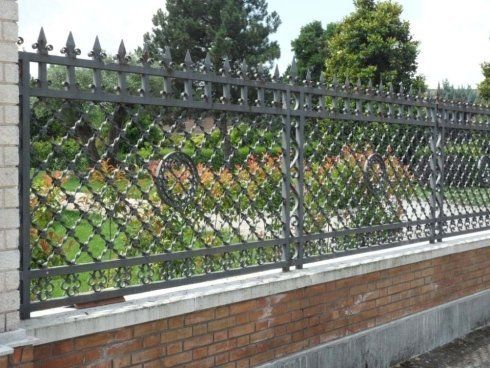 Dettagli decorativi di un'inferriata