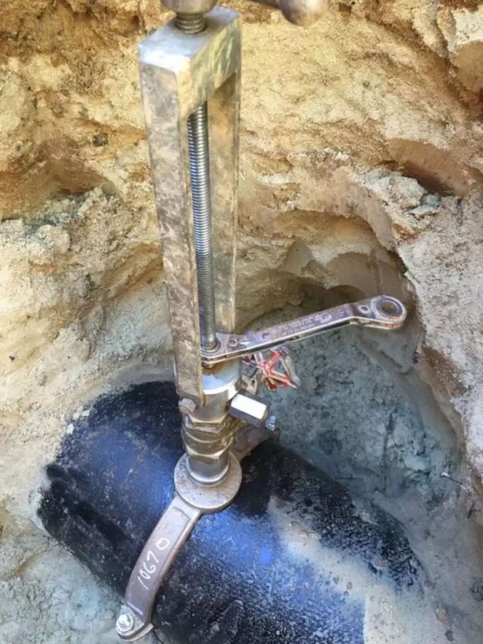 Under pressure connection