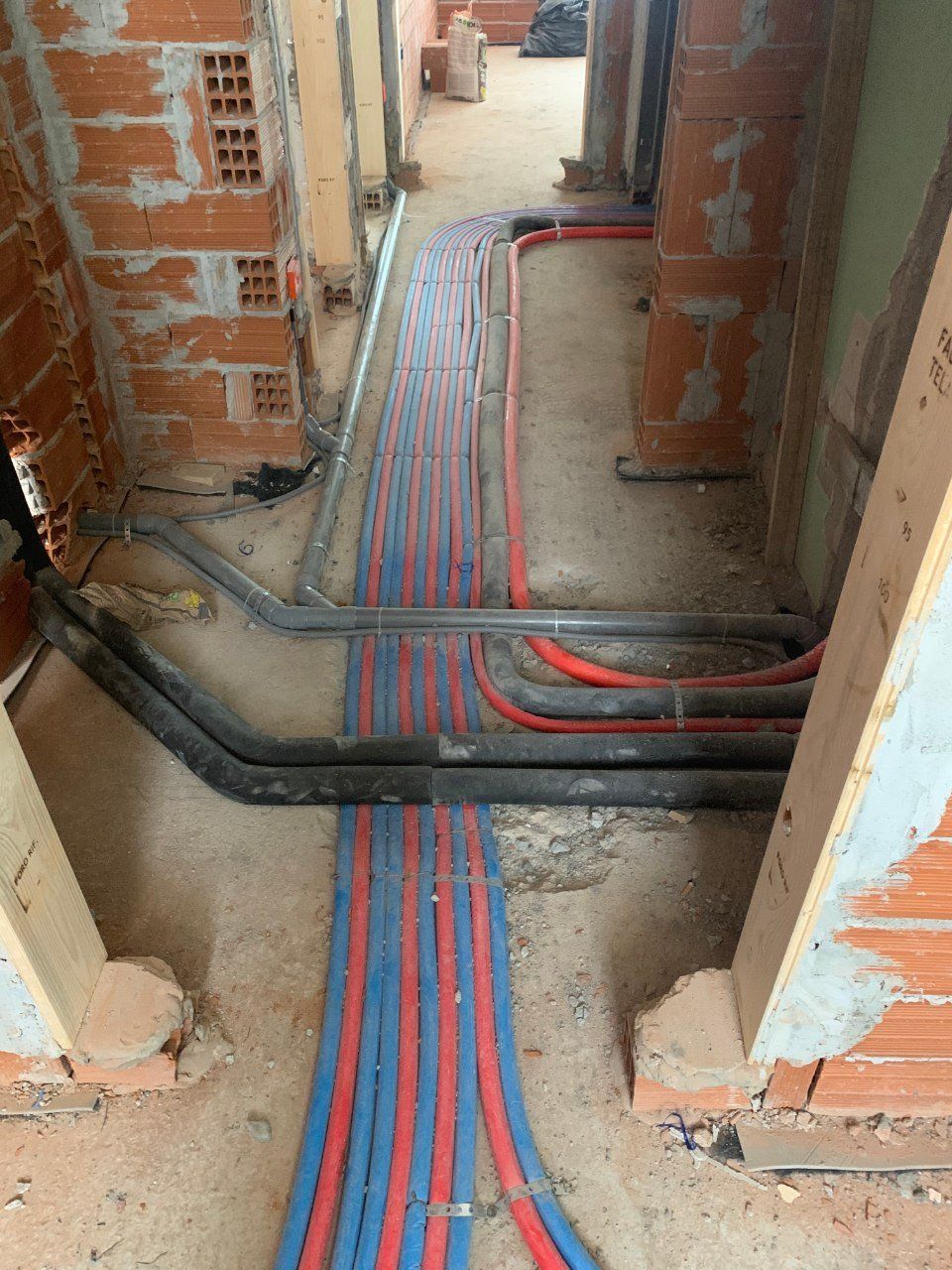 passaggio cavi sotto pavimento