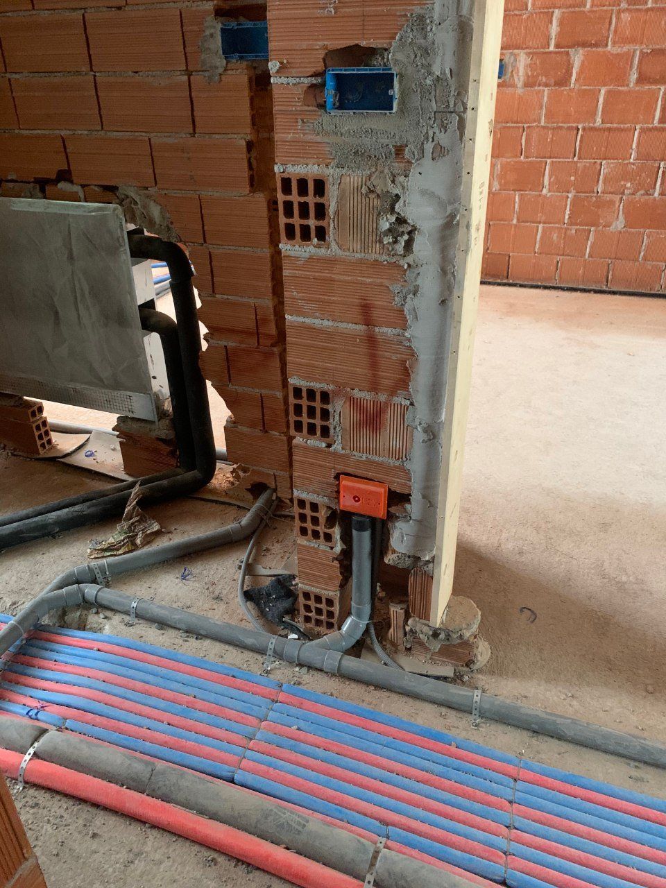 cablaggio tubazioni per impianto