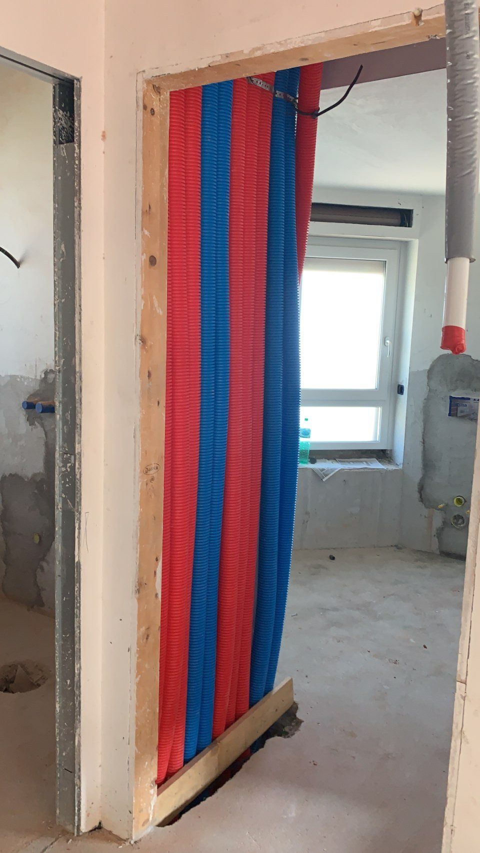 posa tubazioni in gomma per impianto VMC