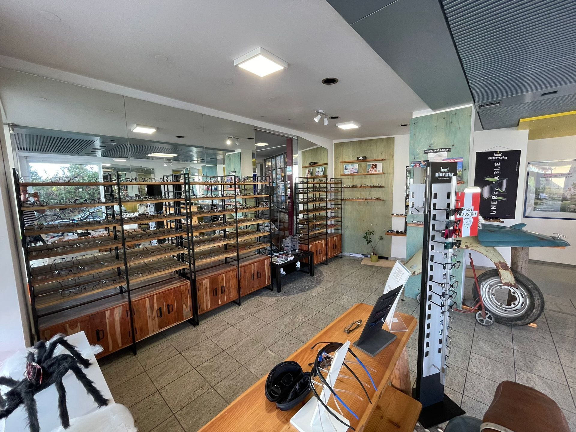 Innenansicht Optiker Vintage Style