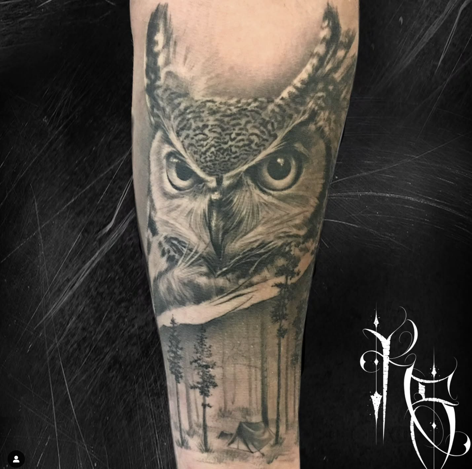 A close up of a person 's hand holding a cell phone.