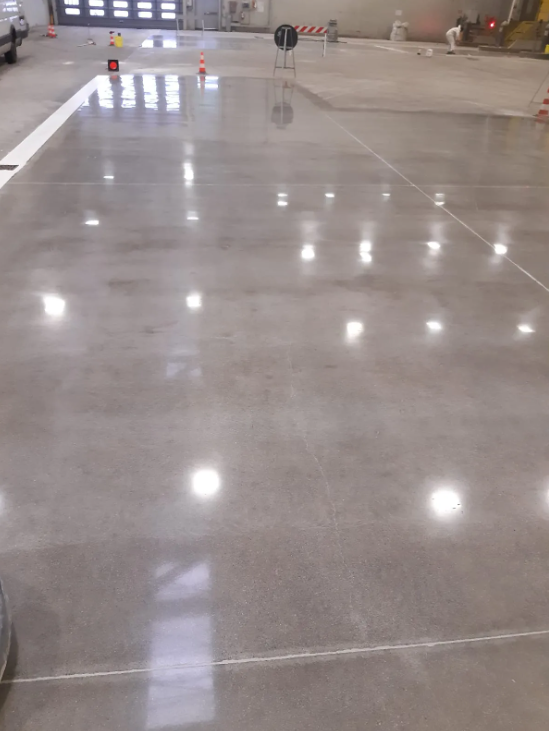 termine del processo di lucidatura pavimenti in calcestruzzo