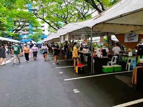 Weekend Salcedo Market near Makati boutique hotel with local vendor stalls