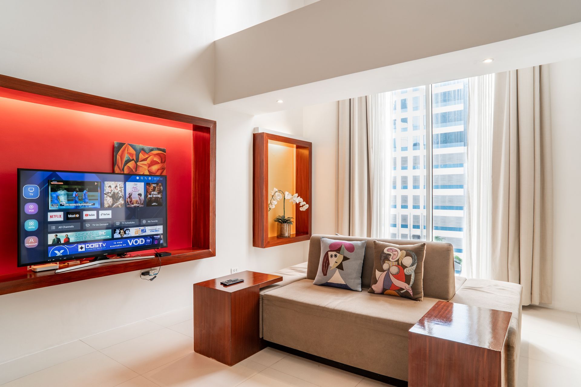 Two-level Picasso Loft with spiral staircase and minimalist design