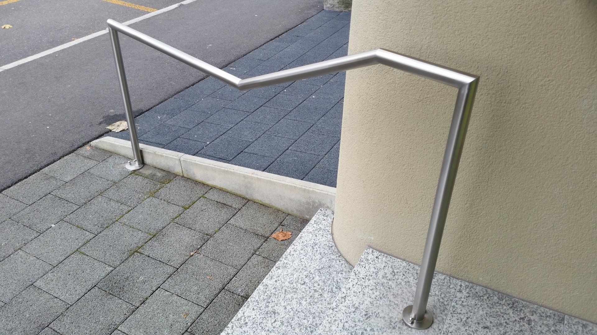 Handlaufbügel aus CNS
