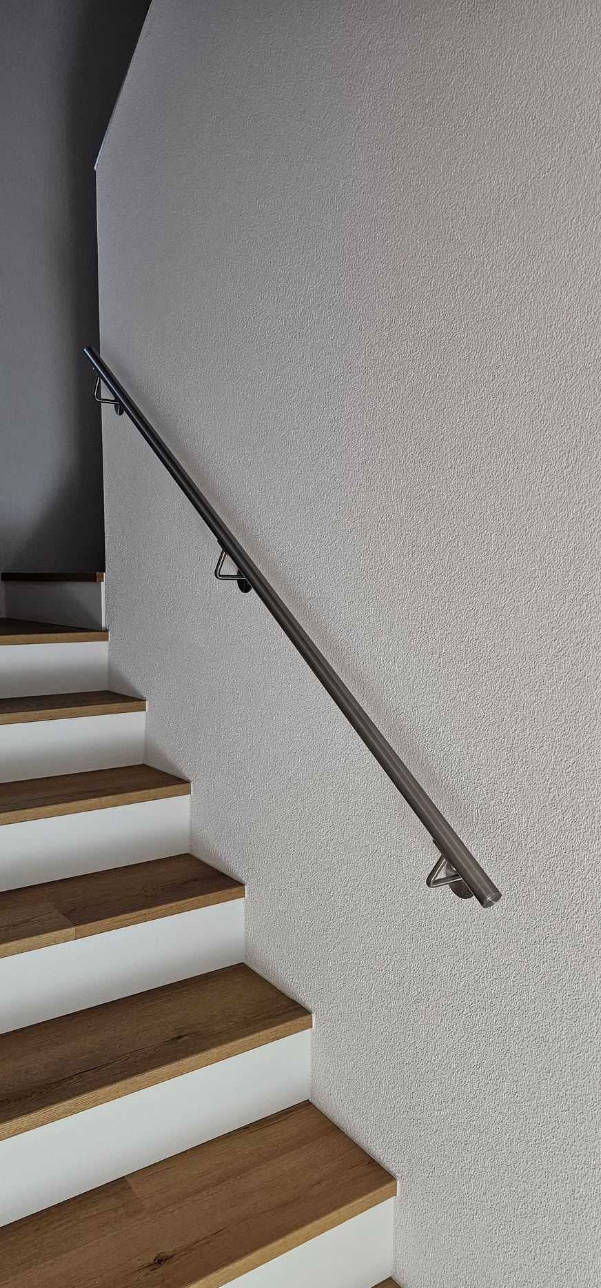 Handlauf aus Chromnickelstahl mit Konsolen