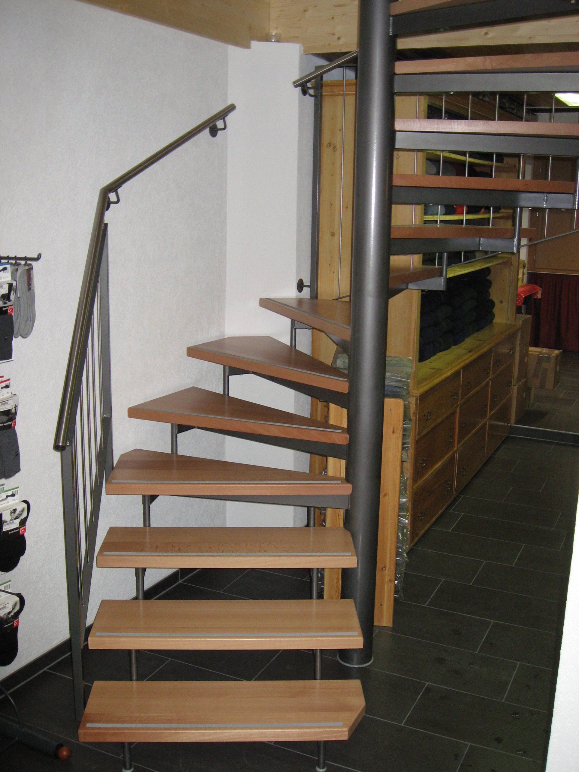 Metalltreppe, freie Form