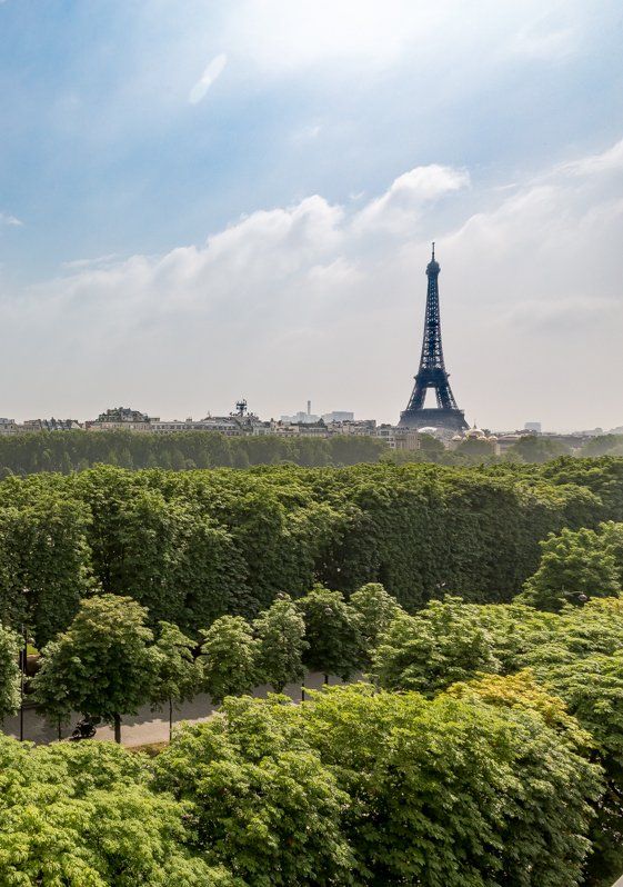 Discover the boutique room with Eiffel Tower view - Le Damantin Paris Mansion house