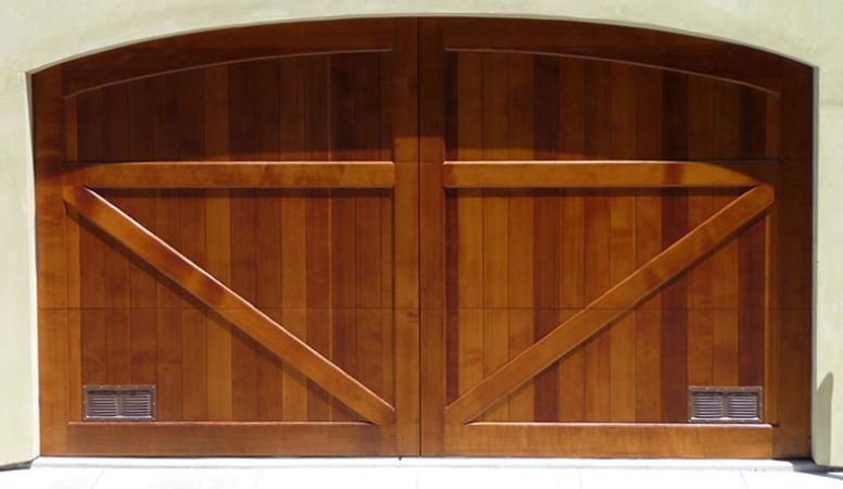 Wooden garage doors with vertical design - Garage doors in San Francisco, CA