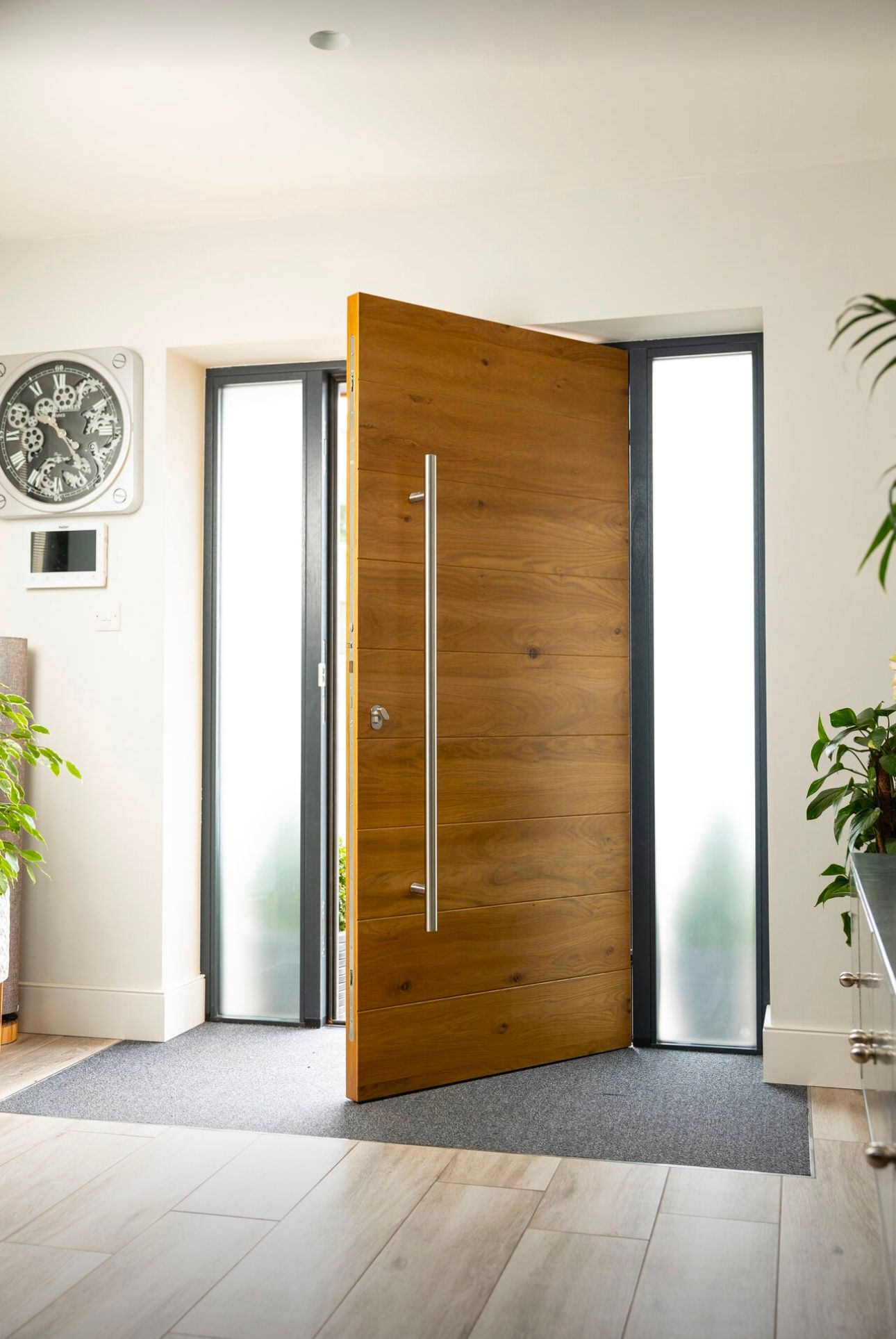 Moralt exterior door