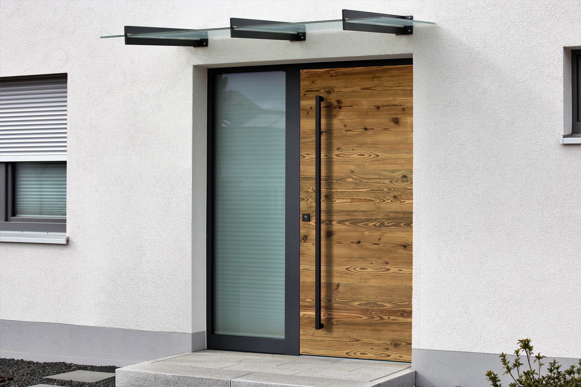 Moralt exterior door