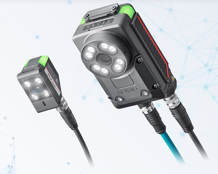 Deux capteurs de vision industriels avec éclairage LED intégré, reliés par câbles. Un capteur plus grand est de forme rectangulaire.