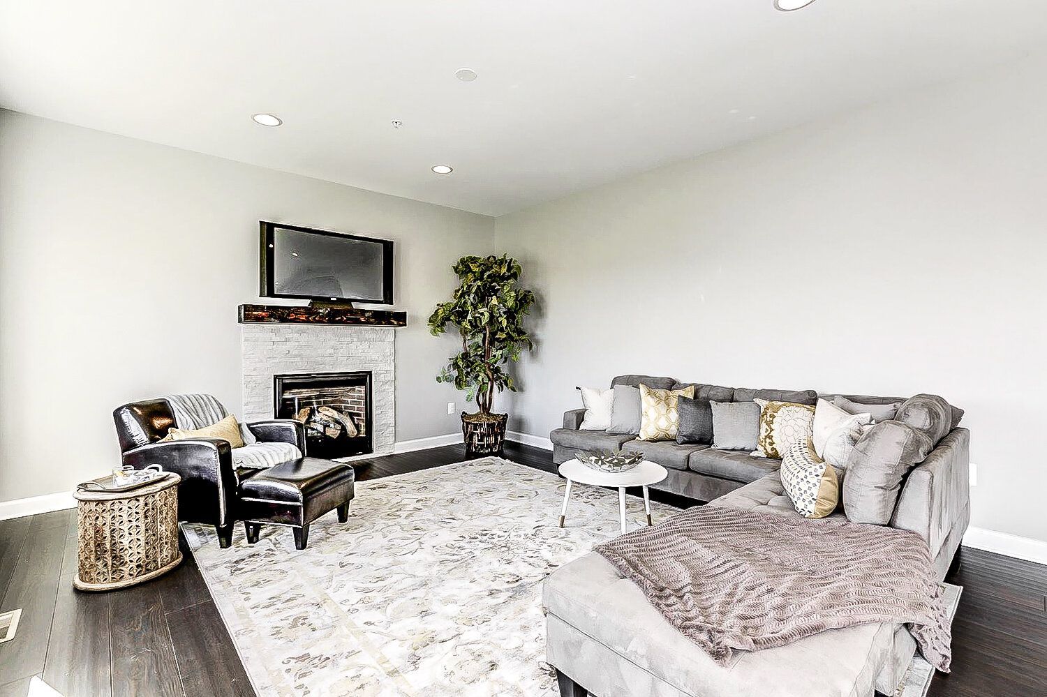 A living room filled with furniture and a fireplace.