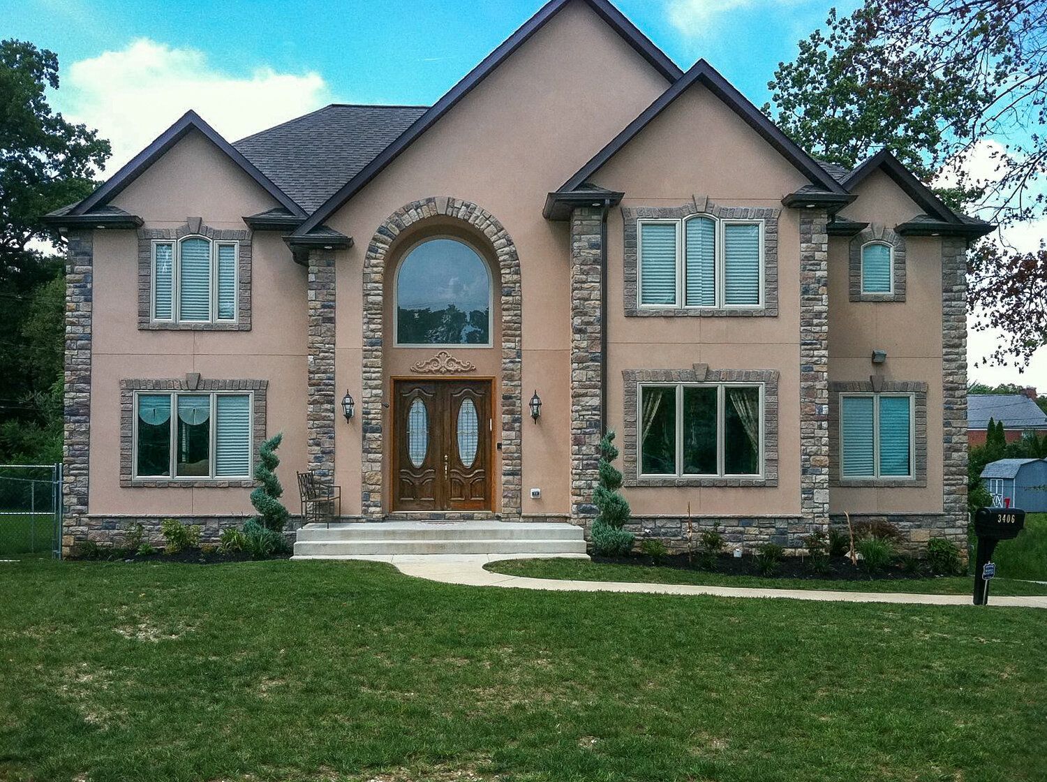 A very large house with a lot of windows