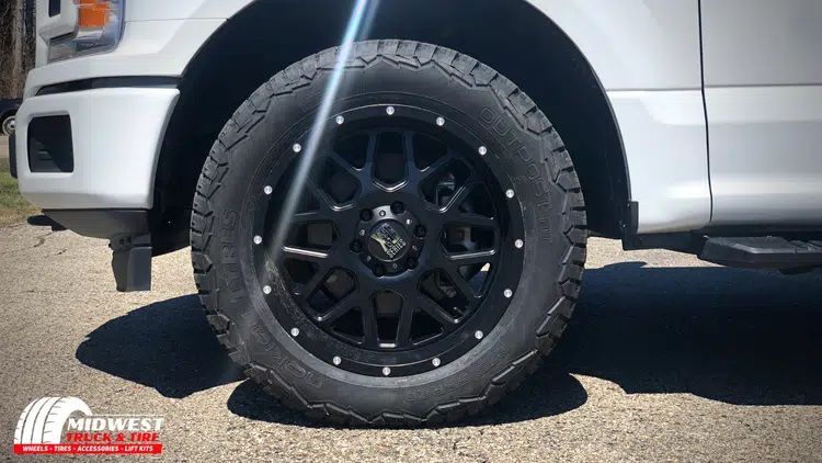White Truck Tire | Midwest Truck and Tire