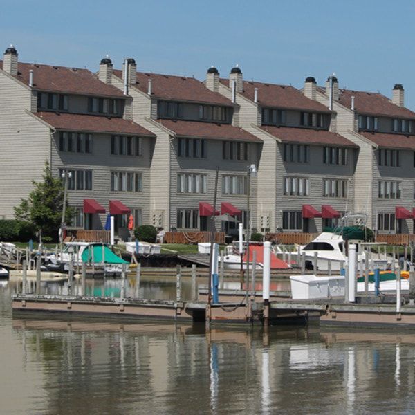 A row of buildings with boats docked in front of them
