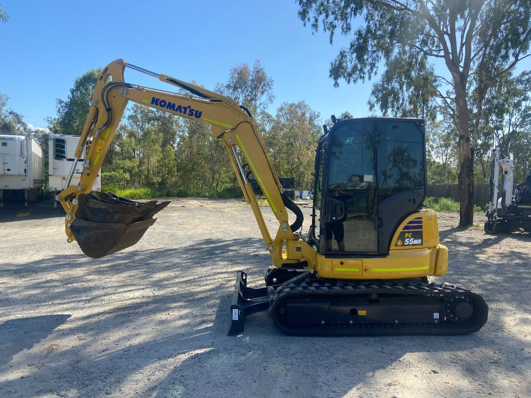 Yellow Excavator — Dry Equipment Hire in Ipswich