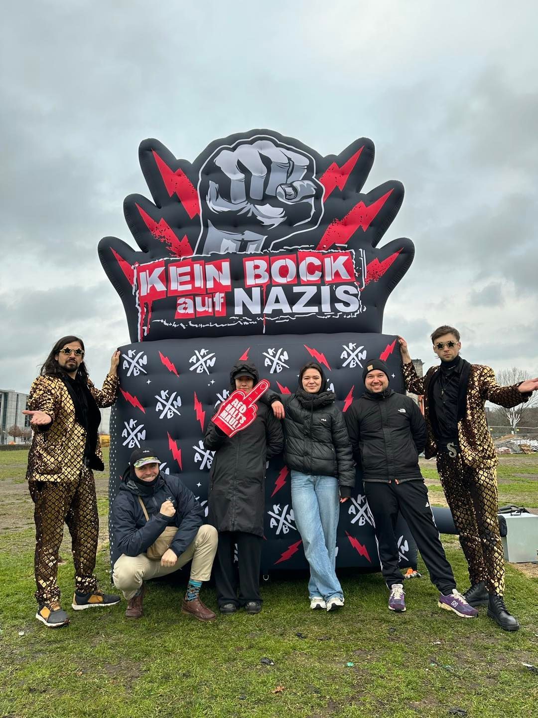 Foto von Siegfried und Joy mit dem KBAN Team