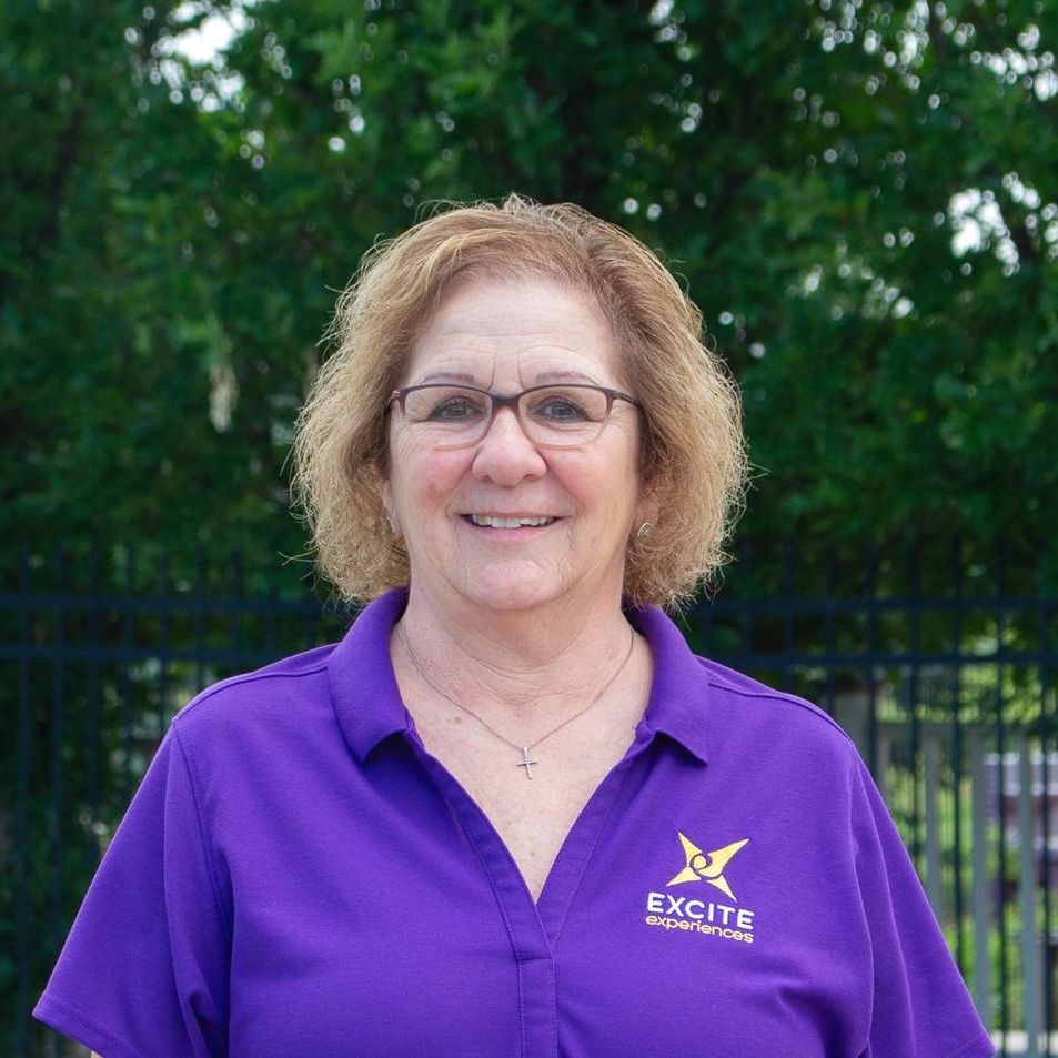 Headshot photo of Sue, an Excite Experiences tour guide