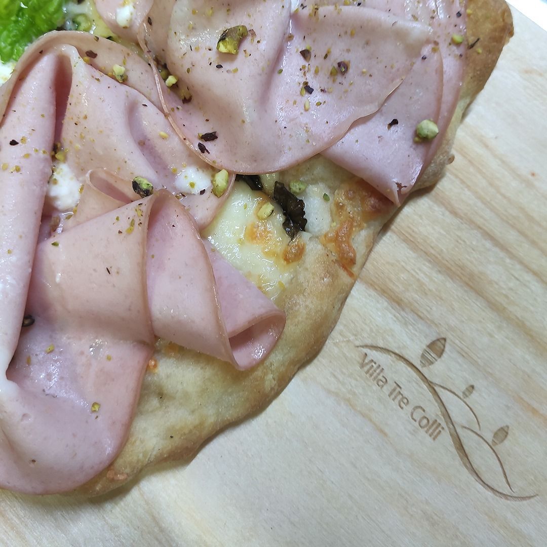 Pinsa mortadella