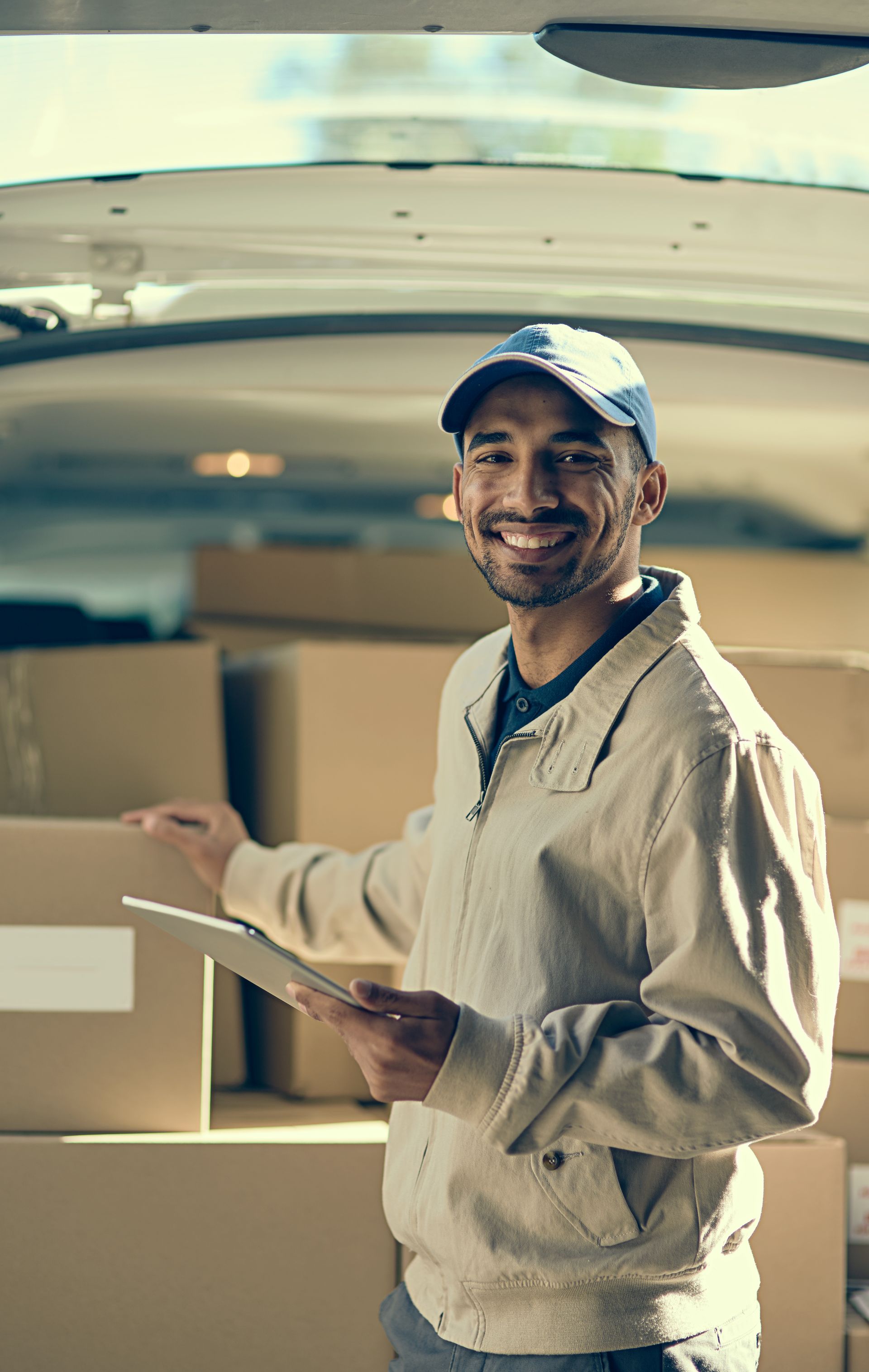 delivery man dropping of amazon packages in eagan, mn