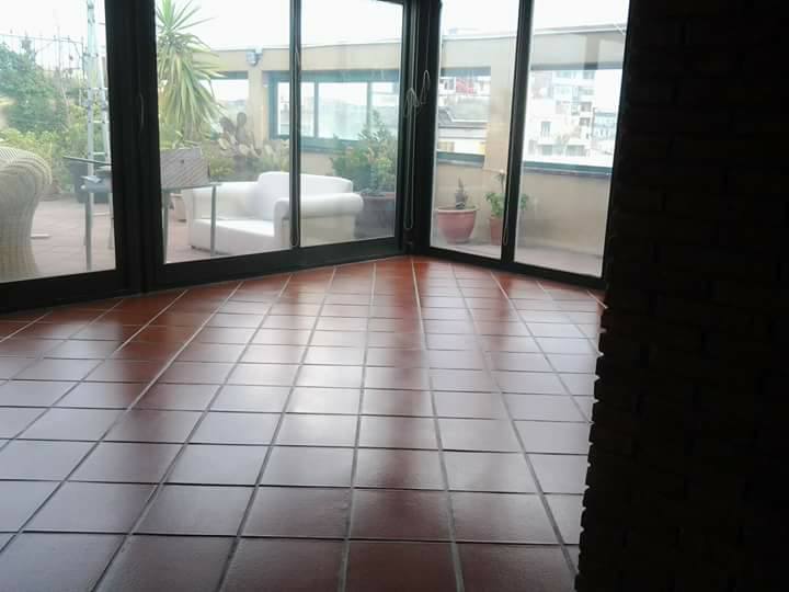 pavimento in cotto appena pulito