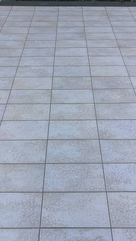 pavimento con mattonelle