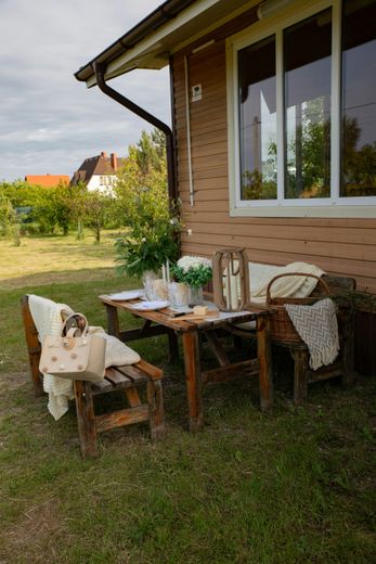 There is a table and chairs outside of a house.