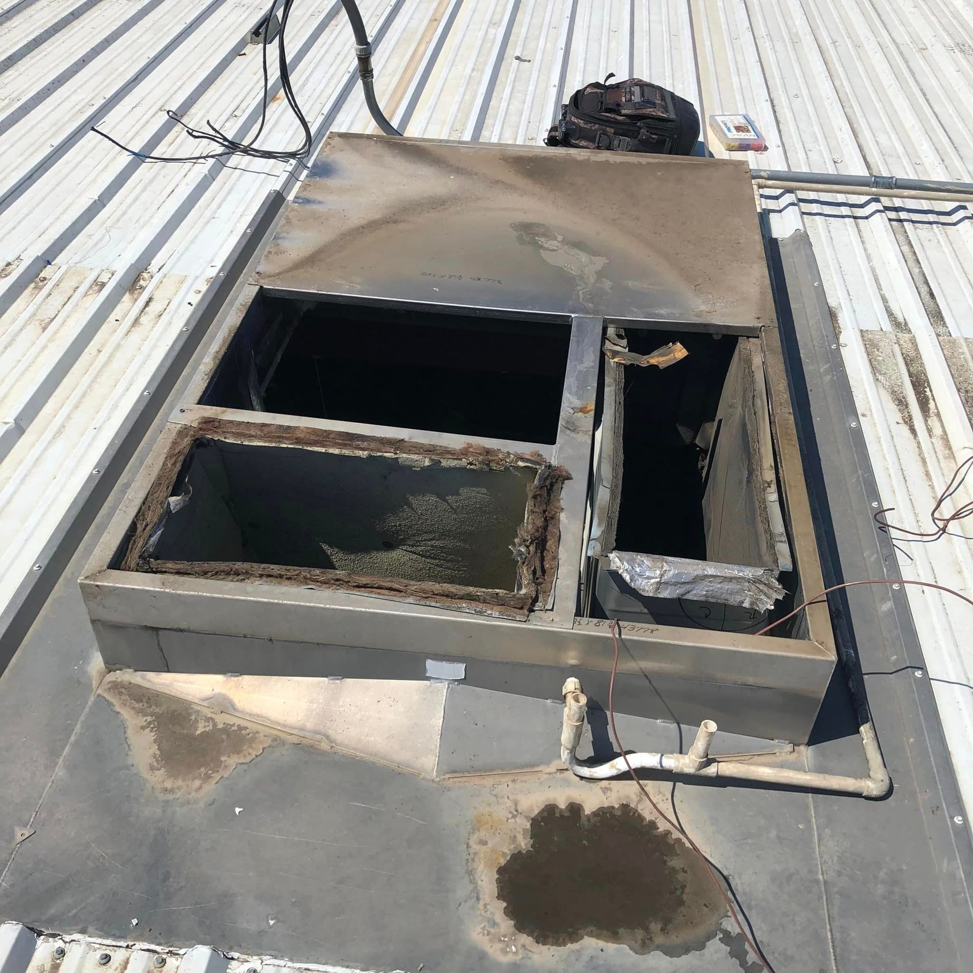 A roof with a hole in the middle of it