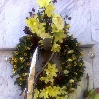 addobbo floreale per un funerale