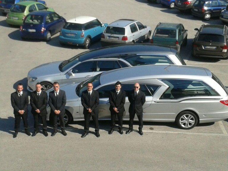 mezzi e personale addetto al trasporto funebre