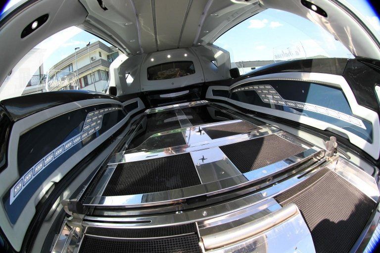 interno dell'auto per il trasferimento della salma