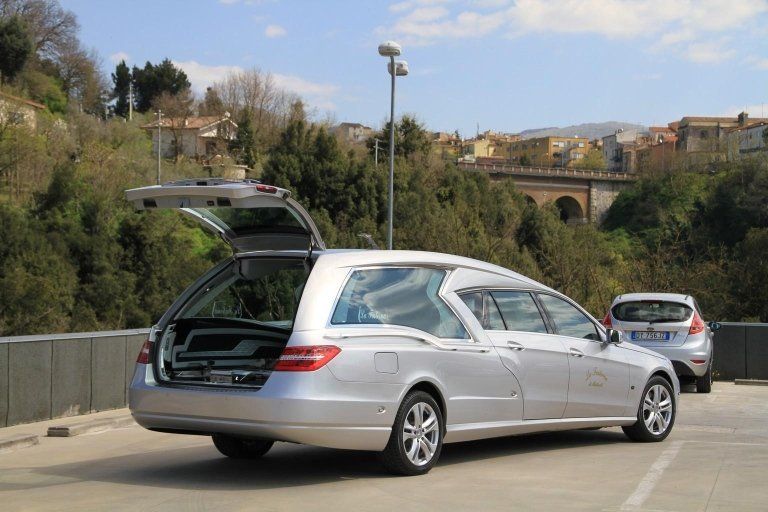 auto per trasporti funebri