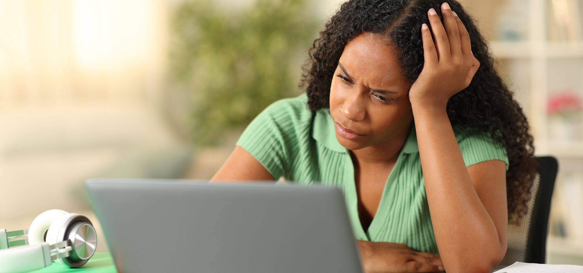 A young woman reading about Mistakes to Avoid at College Fairs