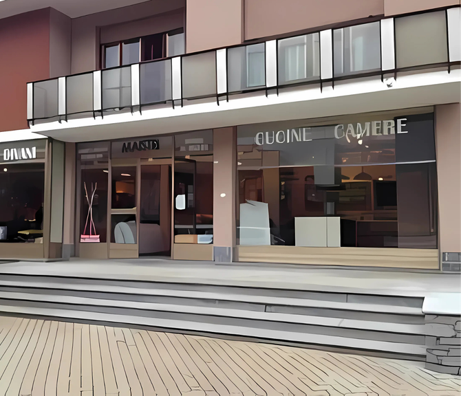 Un edificio con un balcone e un cartello che dice cucina camera