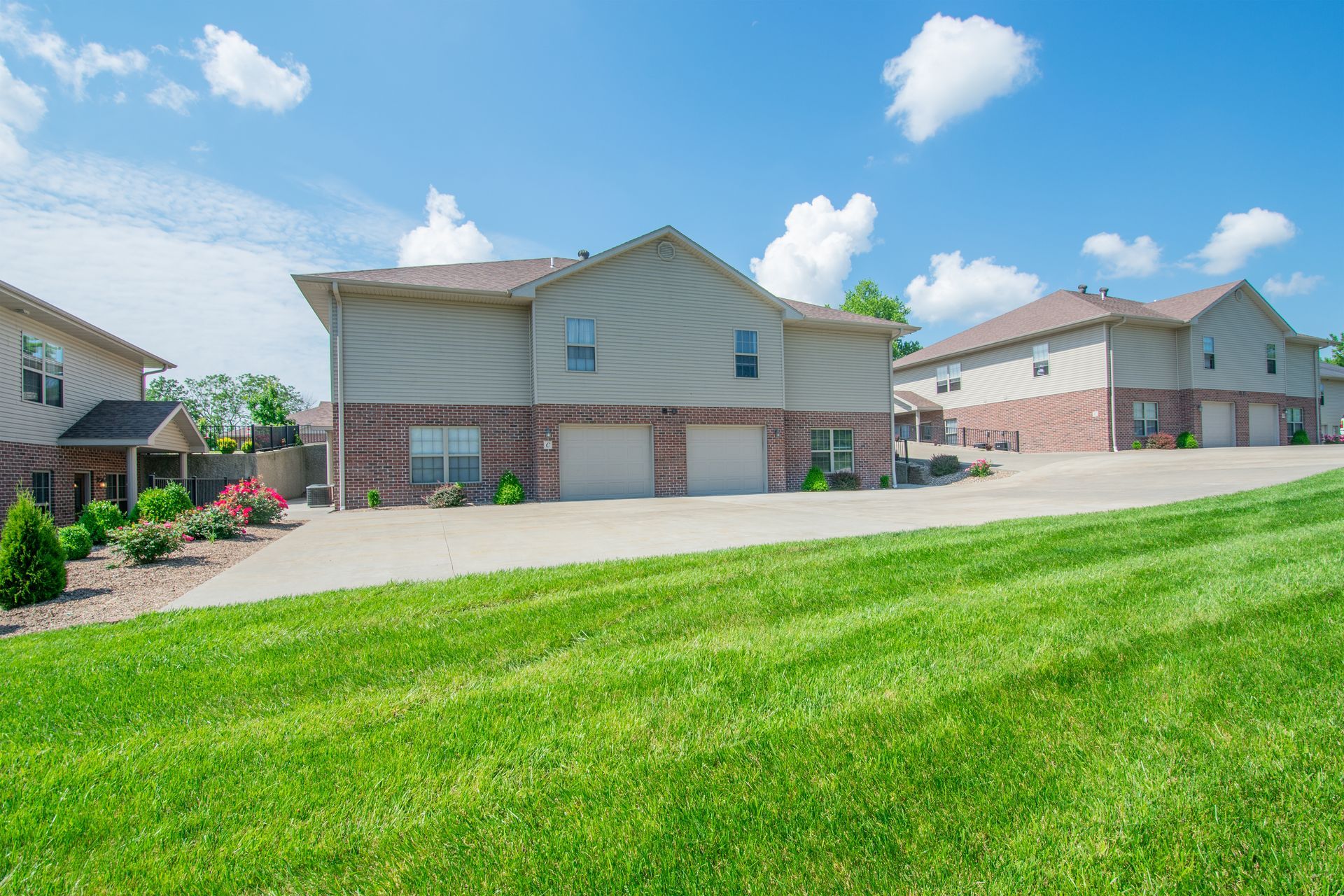 Enjoy a Great Location, Contemporary Amenities, & a Clean Home at Brickyard Terrace in Jeff City, MO