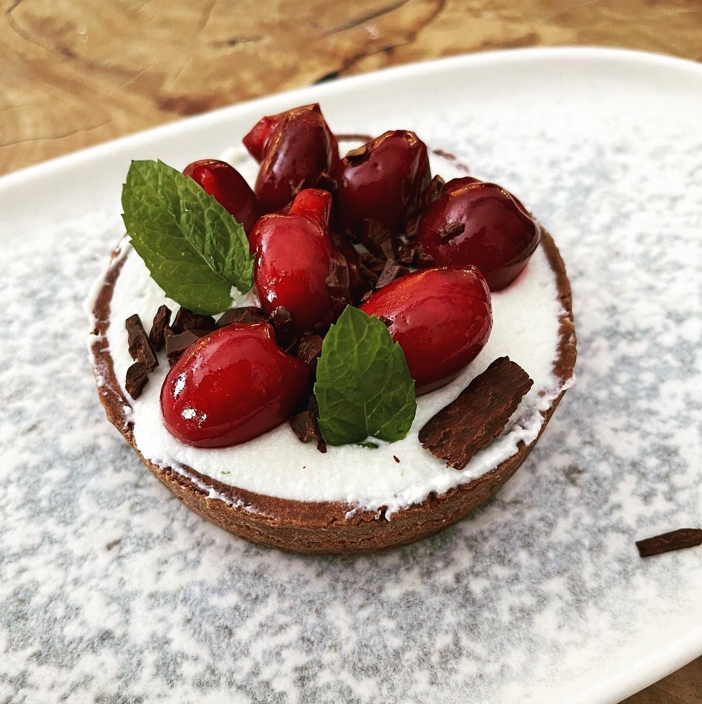 Crostatina con marmellata lime e zenzero Ricotta e ciliegie