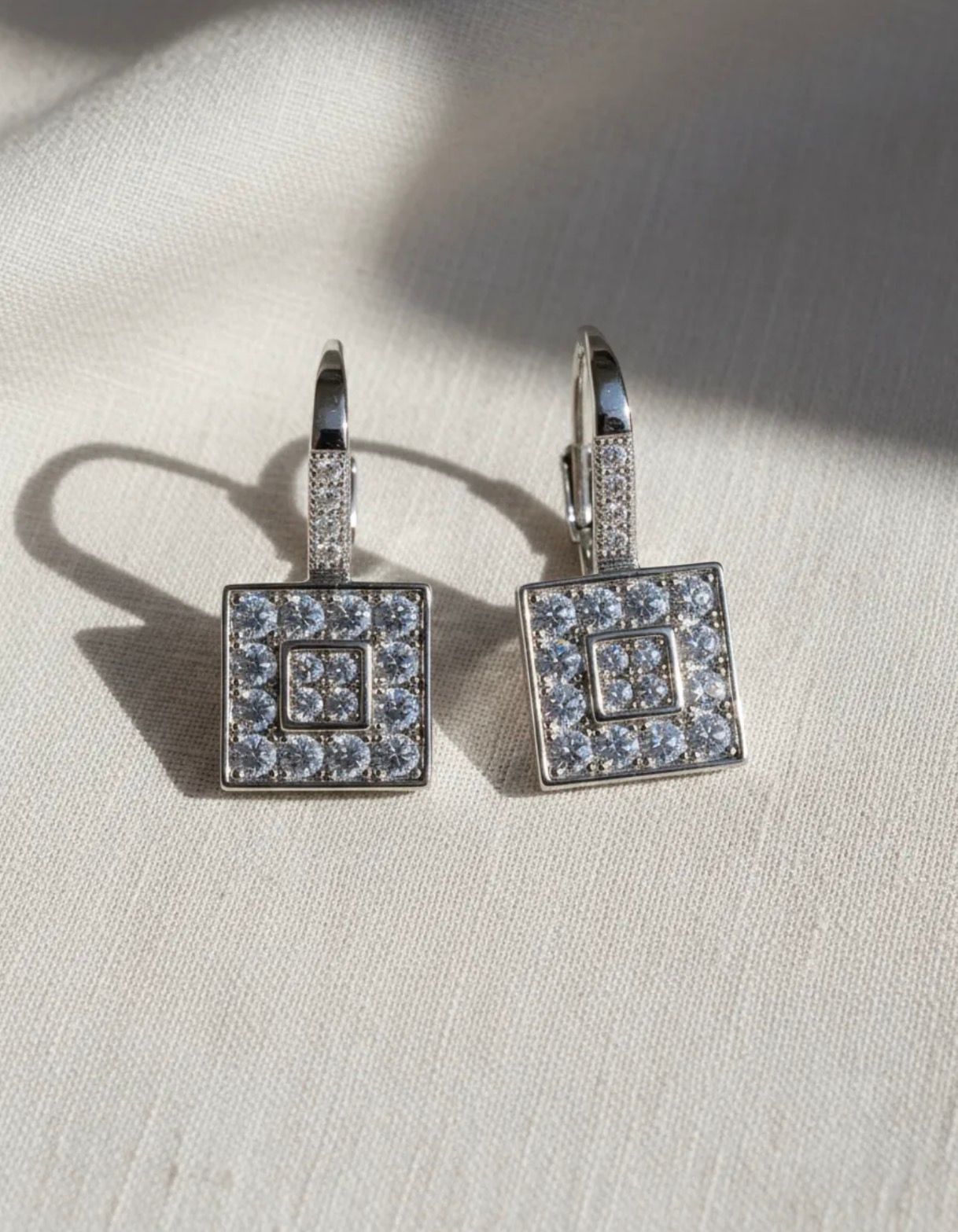 Aros Broche Brisura Cuadrado con Micro Pave