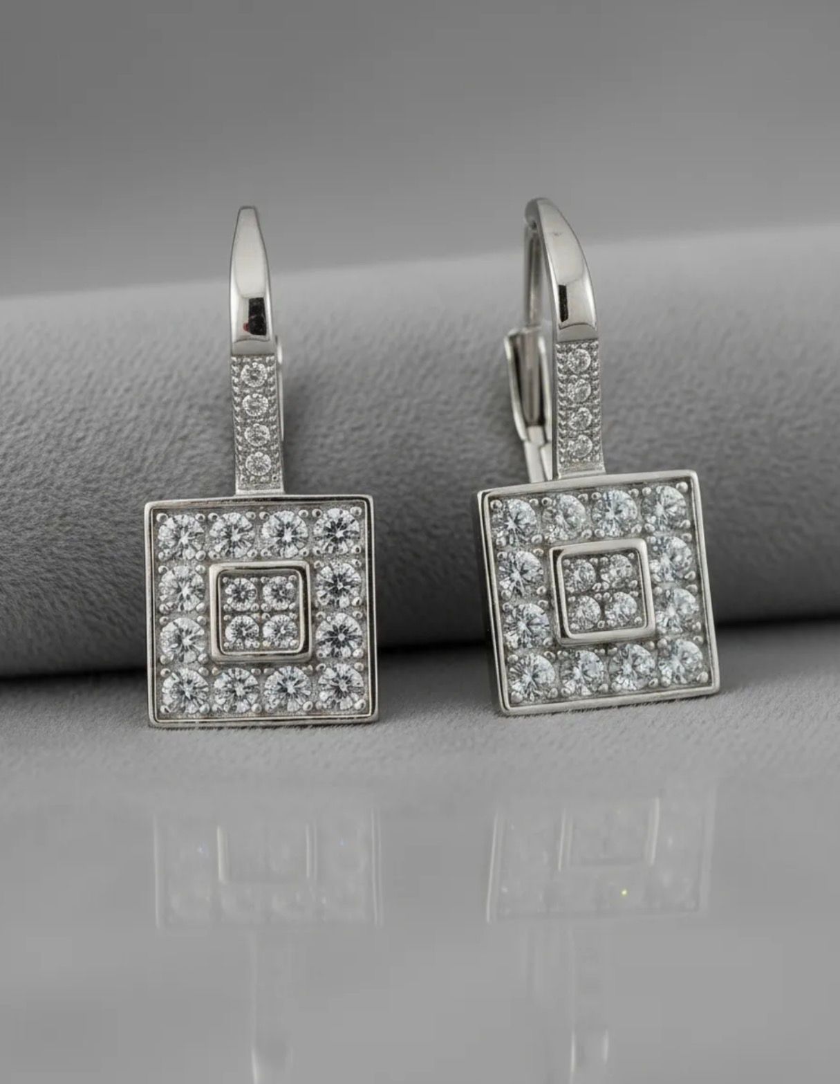 Aros Broche Brisura Cuadrado con Micro Pave