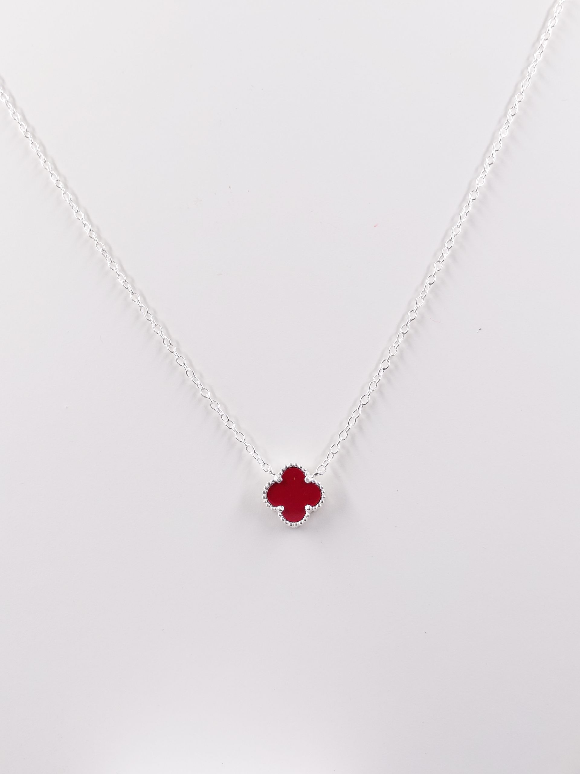 Collar Trebol Van Suerte color rojo