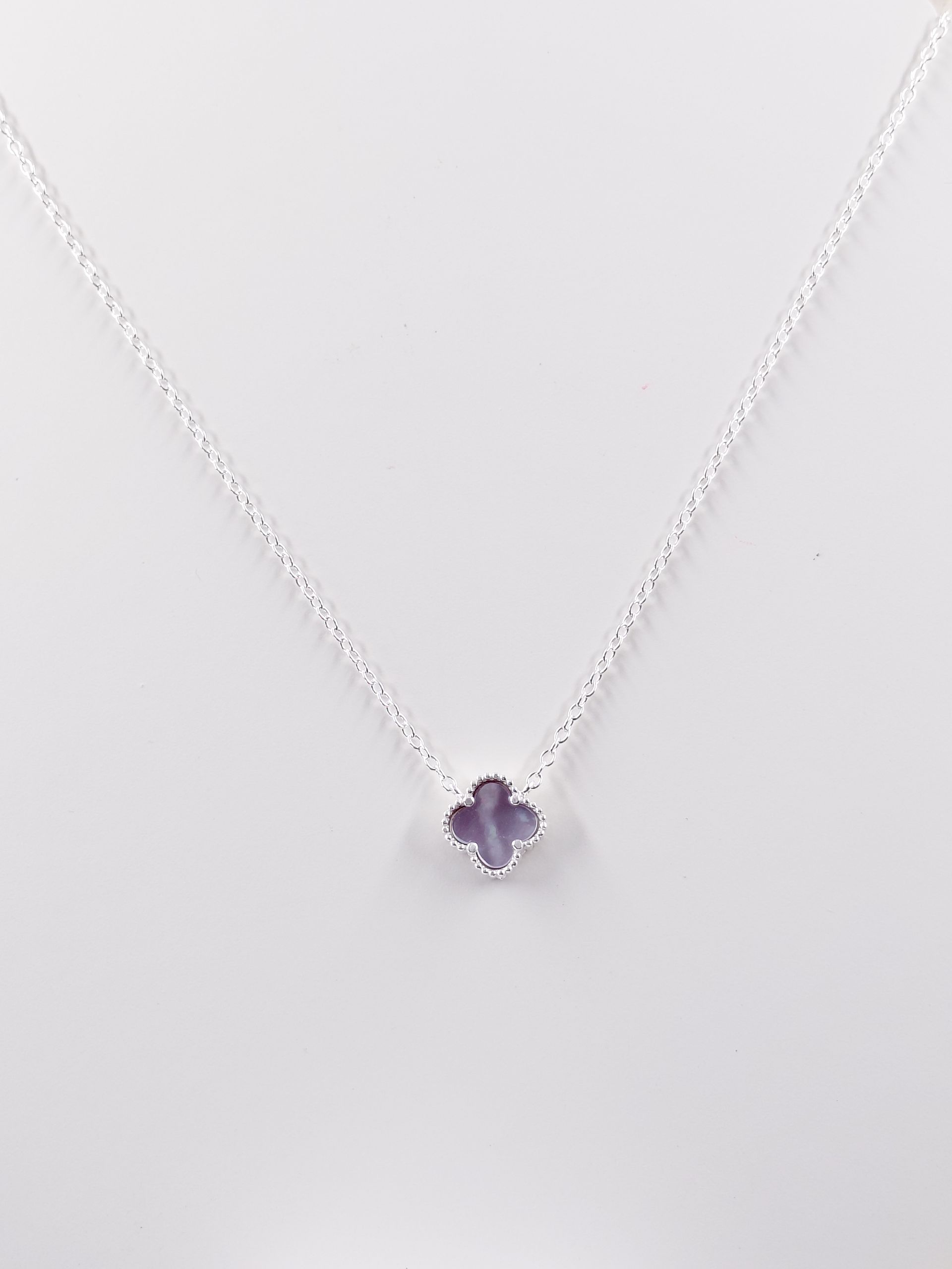 Collar Trebol Van Suerte color Tornasol