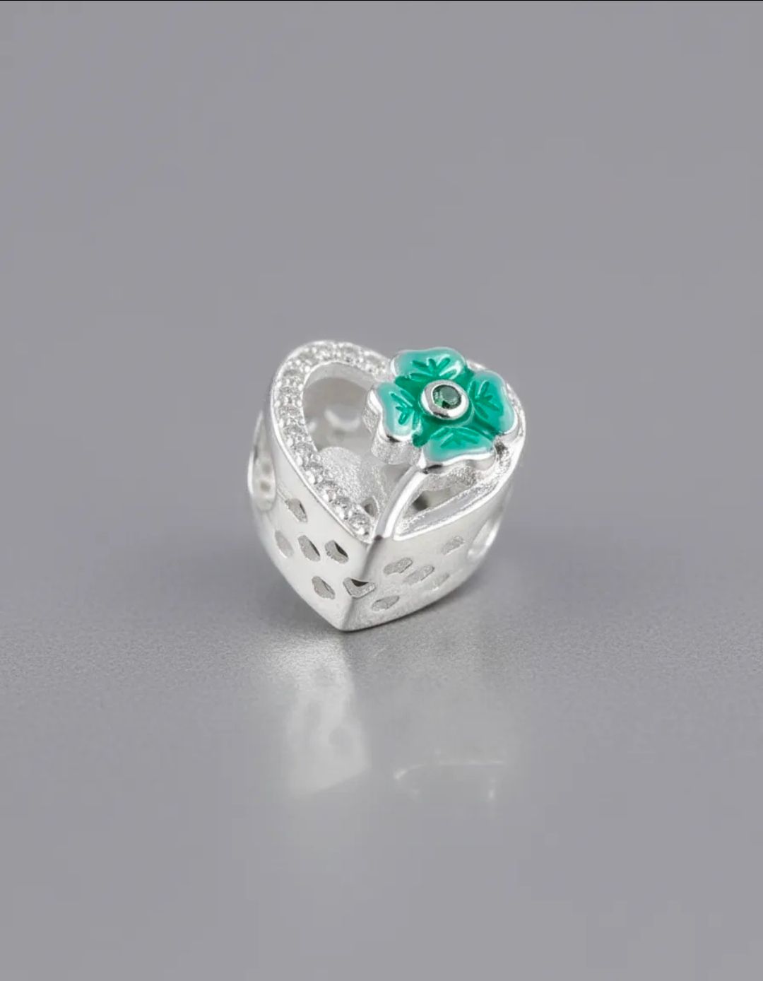 Dije Pasante Charms Corazón con Flor Verde para Pulsera