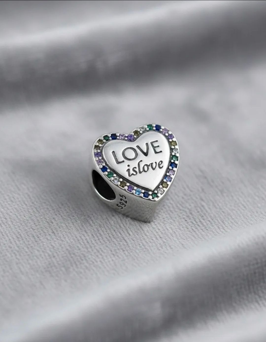 Dije Pasante Charms Corazón Love is Love Pride y Cubics para Pulsera Pand