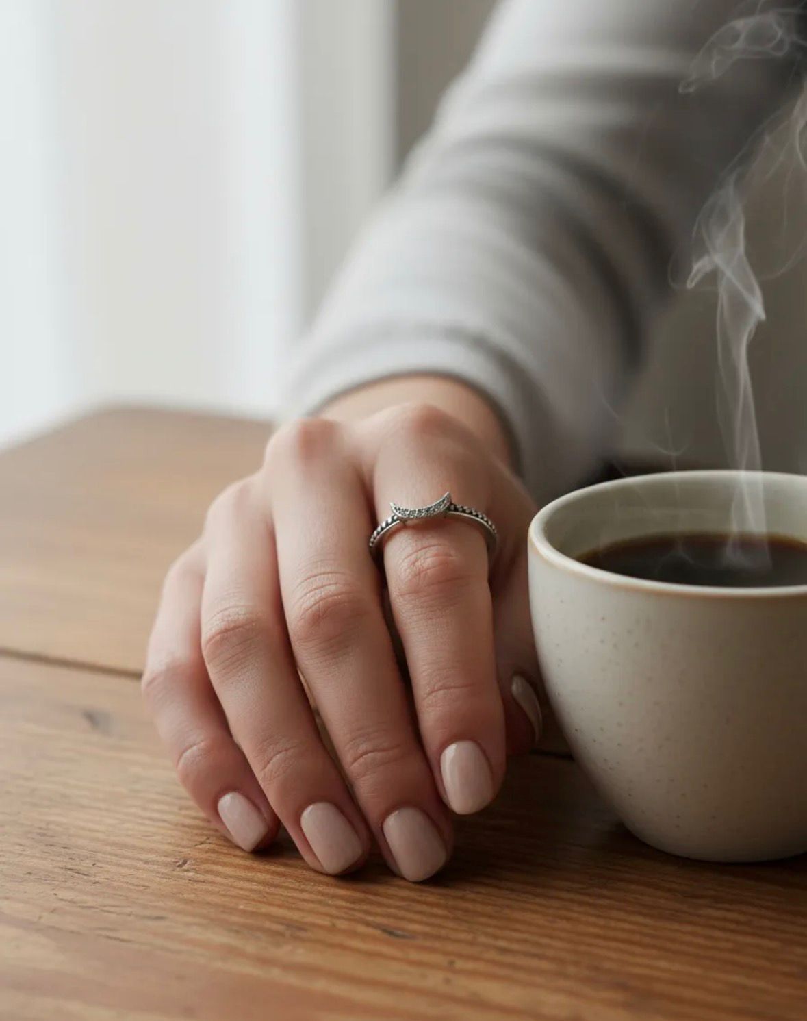 Anillo Luna Medio Sin fin Cubics